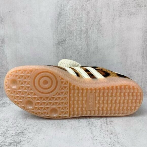 adidas Leopard Print Athletic Shoes with Blue Highlights - Picture 3 of 10